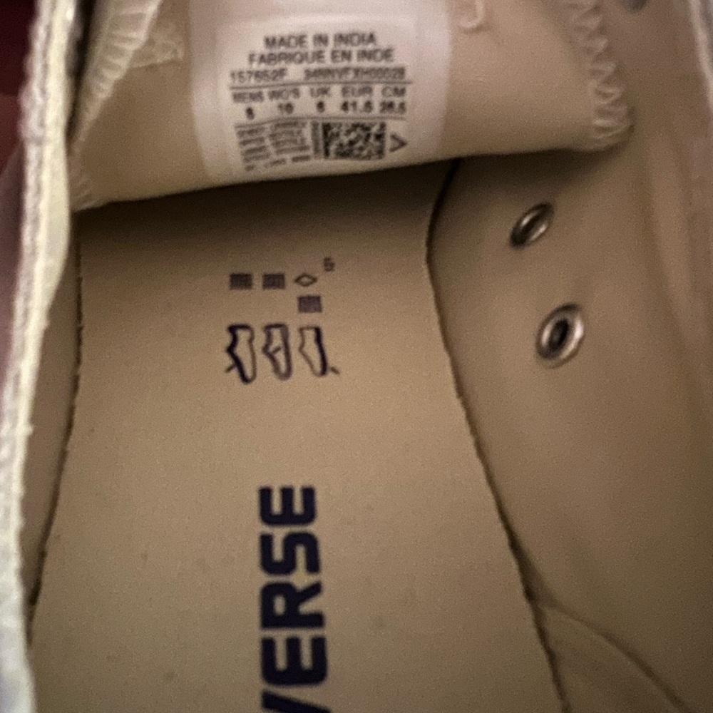 EUC Women’s Converse Off-White Canvas Sneakers, 10 - Picture 4 of 9